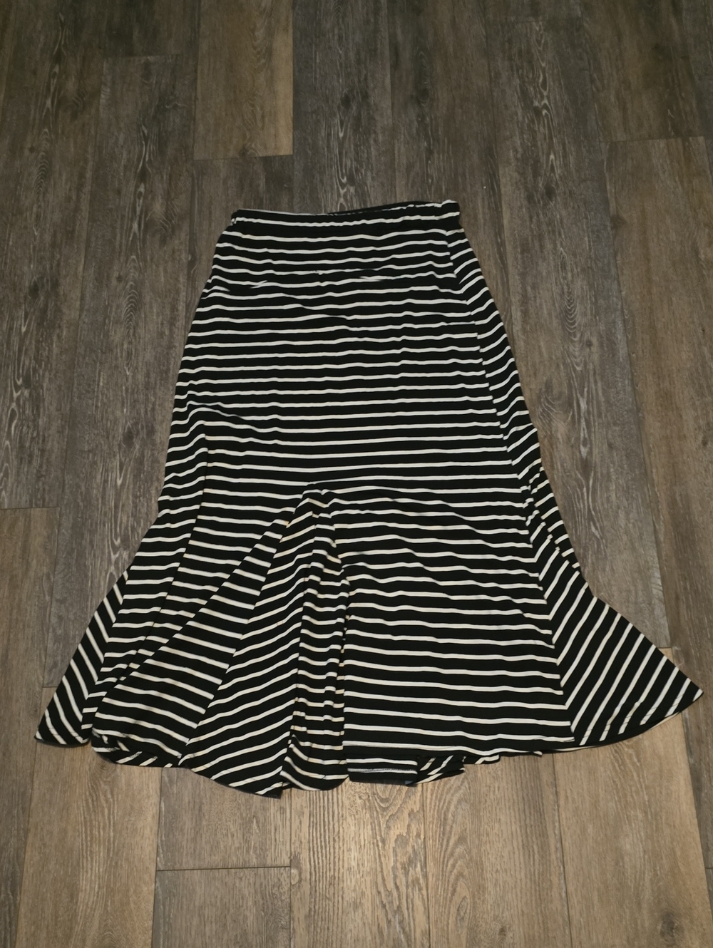 Nine 1 Eight Women's XL Striped Skirt
